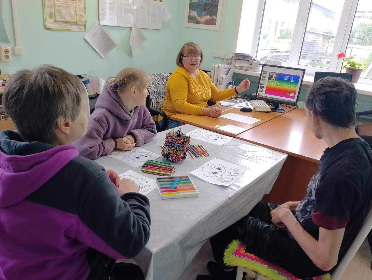 В социально-реабилитационной службе прошёл тематический день, посвящённый четверононим друзьям - собакам.