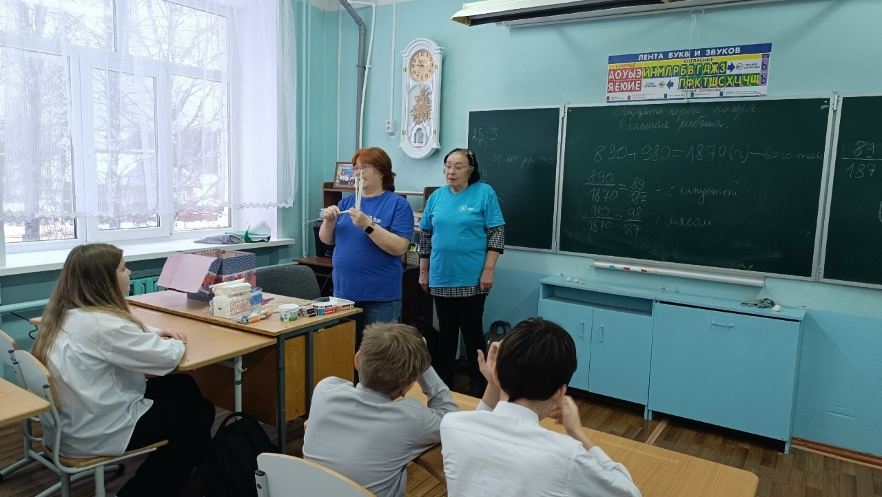 "Серебряные" волонтеры отряда "Луч надежды" Бабушкинского округа посетили обучающихся МБОУ «Миньковская СШ им. П.И. Беляева».