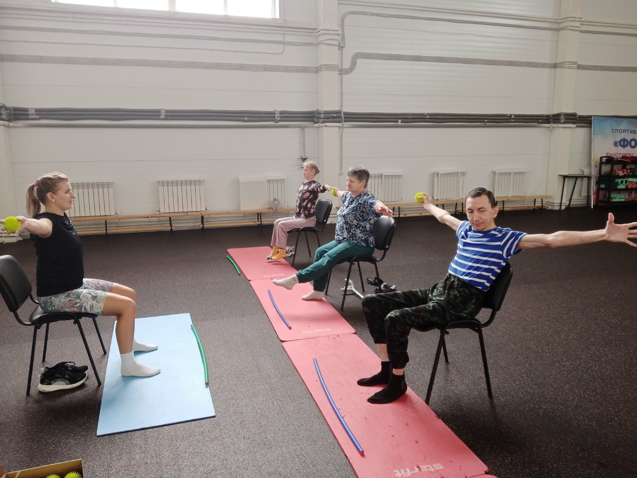 Еженедельно по средам распахивает свои двери спортивная школа «Фокус» для получателей социально – реабилитационной службы комплексного центра.
