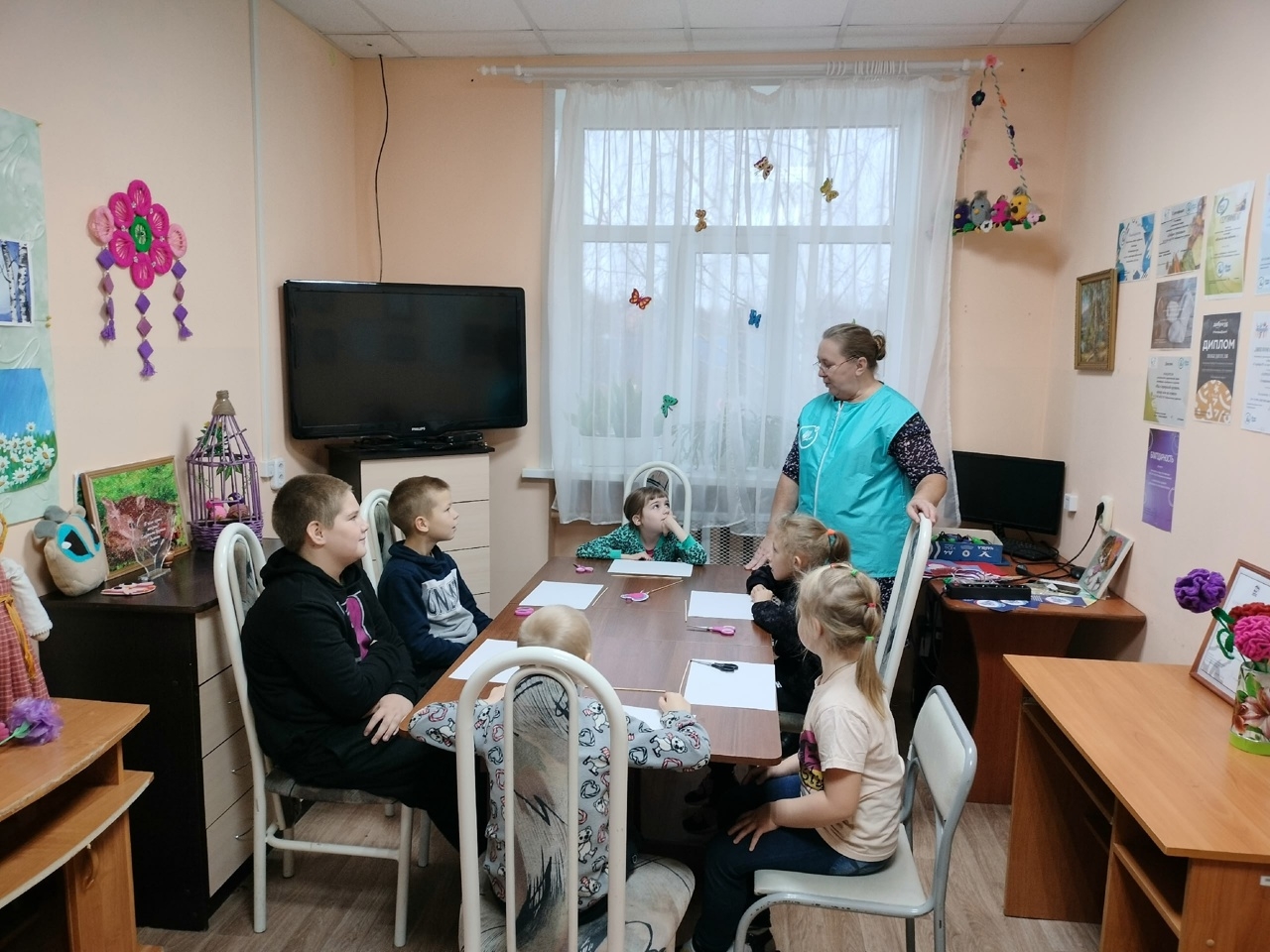 Сердечки из яркого фетра