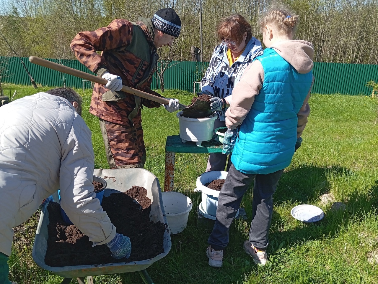 Сотрудники Комплексного центра помогают людям с инвалидностью закрепить социально — бытовые навыки, необходимые в повседневной жизни.