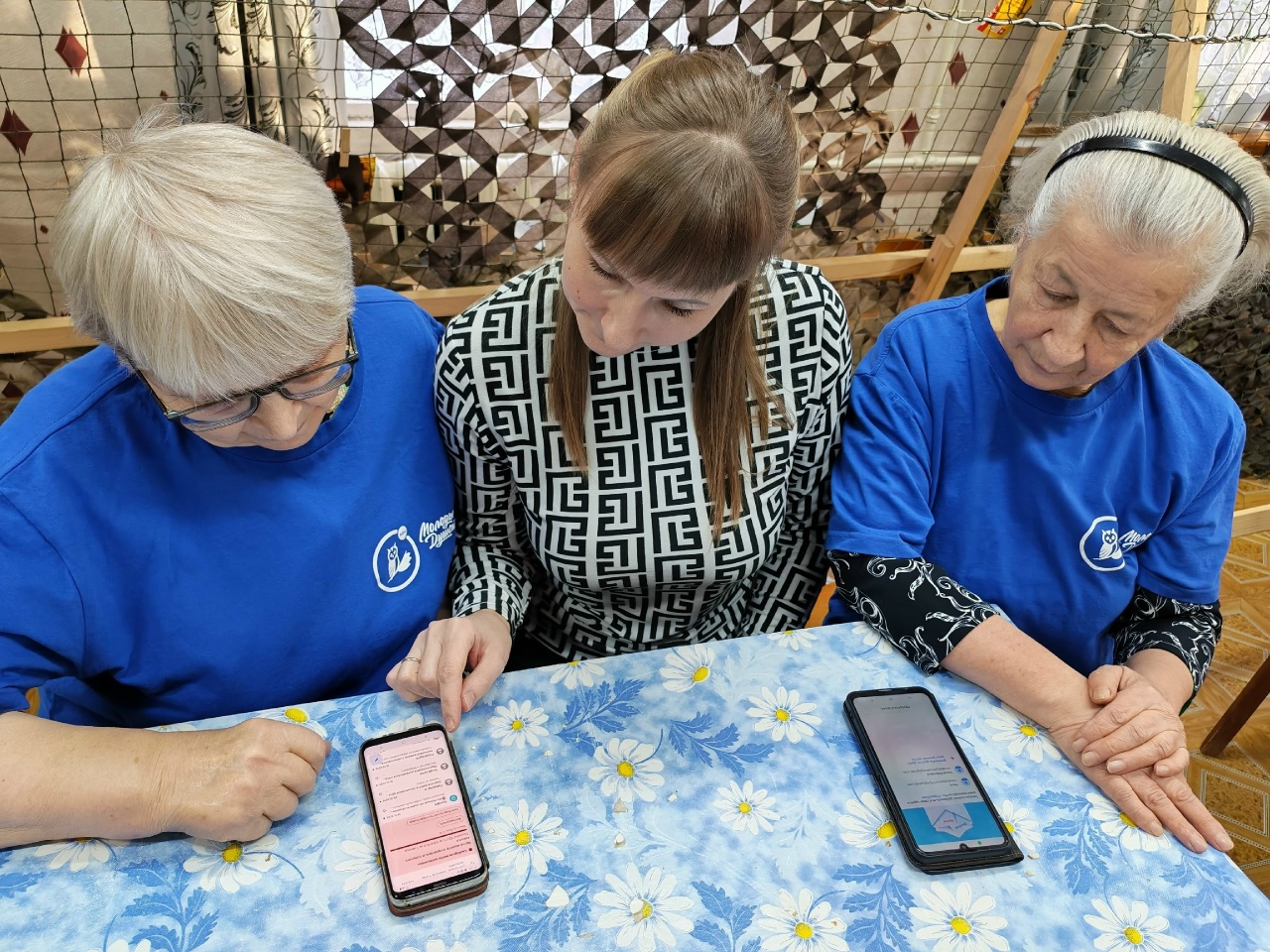 В рамках реализации социального проекта «Служба цифровых кураторов в социальной сфере», в территориальном секторе «Березниковский» Бабушкинского округа для граждан пожилого возраста прошло второе занятие на тему «Общение в интернете».