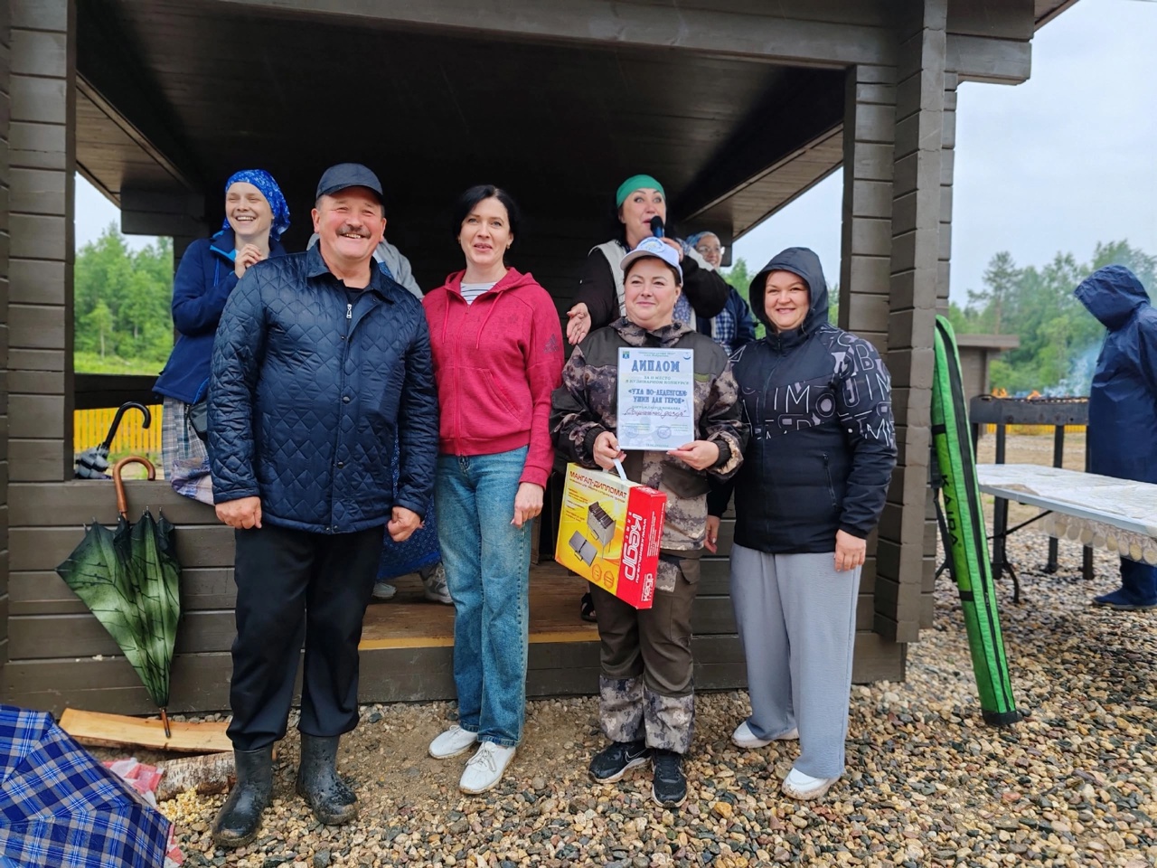 Сегодня команда Комплексного центра социального обслуживания населения приняла участие в самом жарком кулинарном поединке "Уха по-леденгски: ужин для героя" мероприятия "ЛЕДЕНГСКАЯ ВЕЧЕРА"