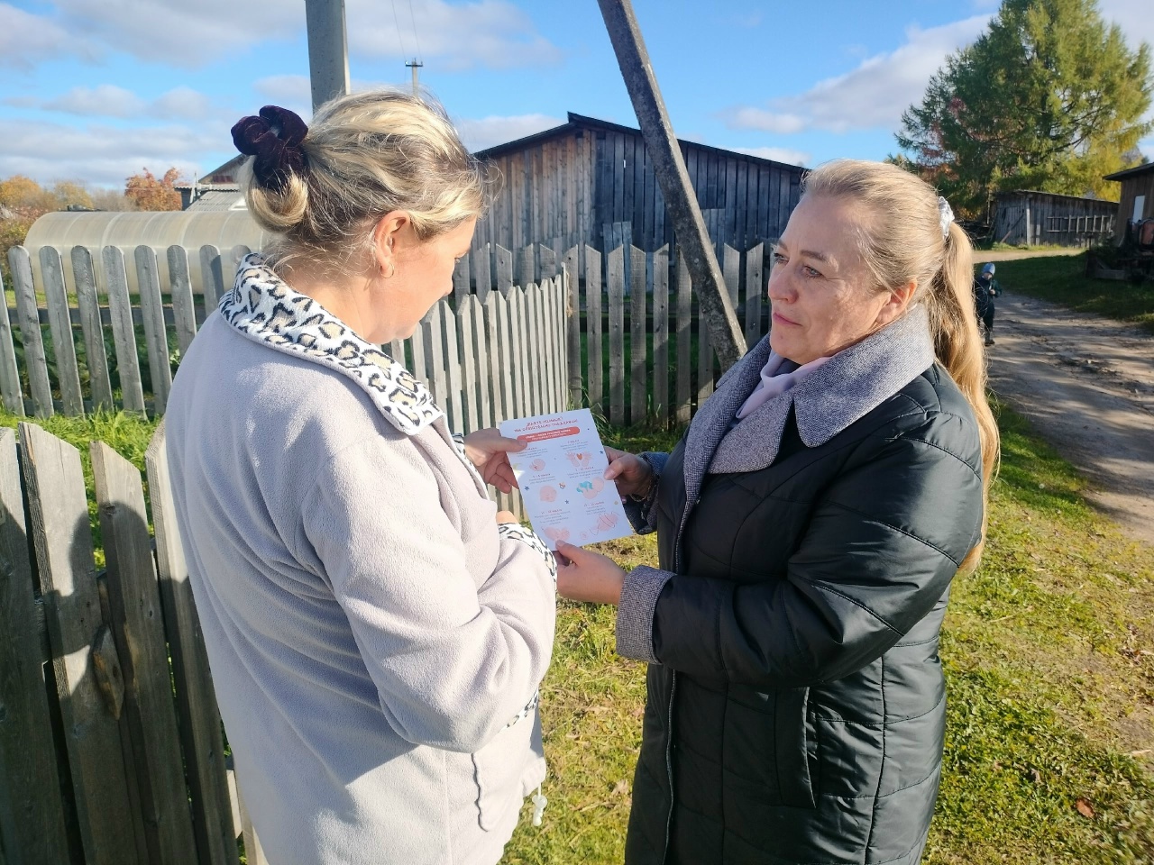 Социальные участковые Комплексного центра социального обслуживания населения информируют будущих мамочек о существующих мерах поддержки.