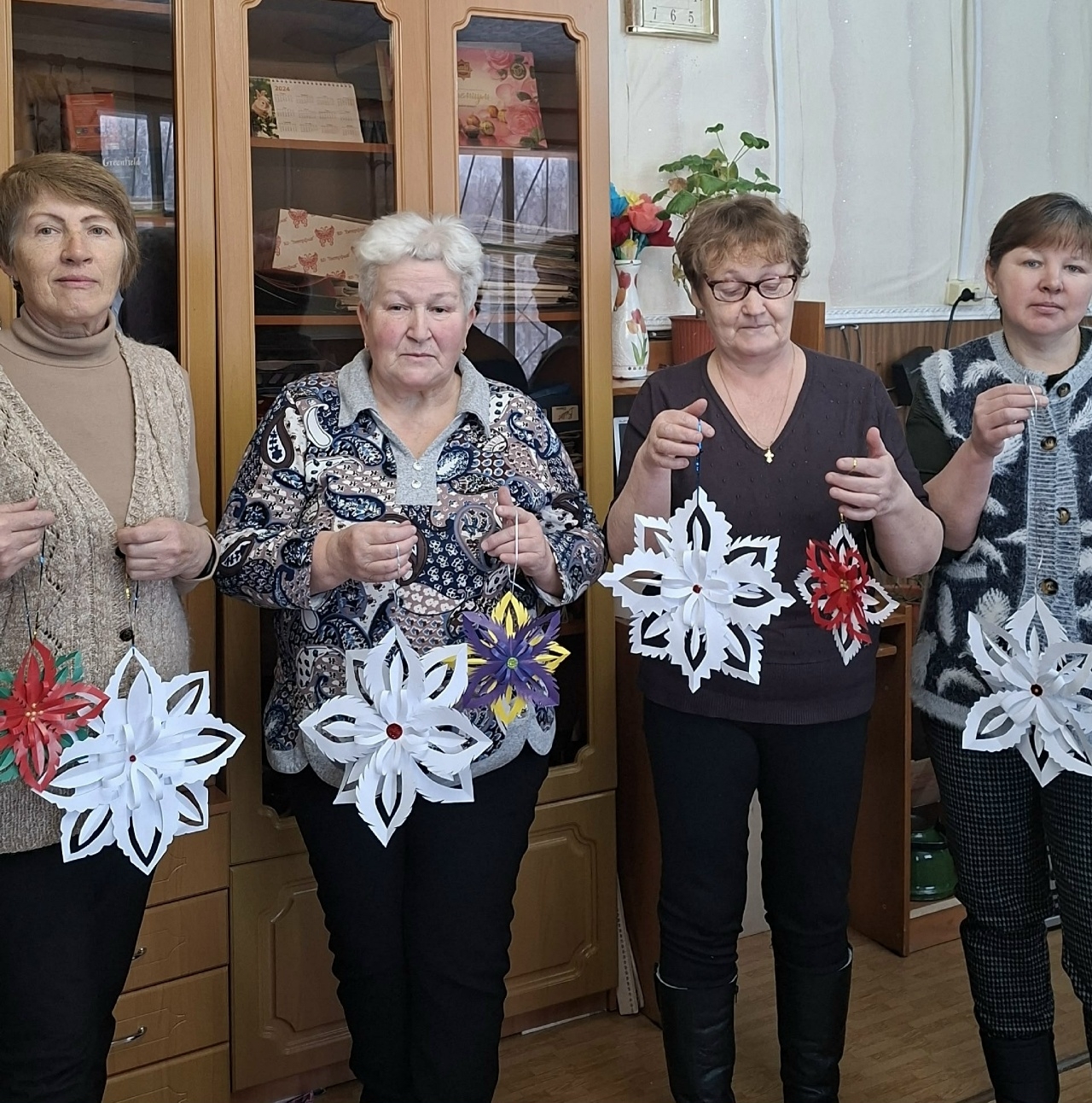 Мастер-класс по созданию уникальных новогодних снежинок