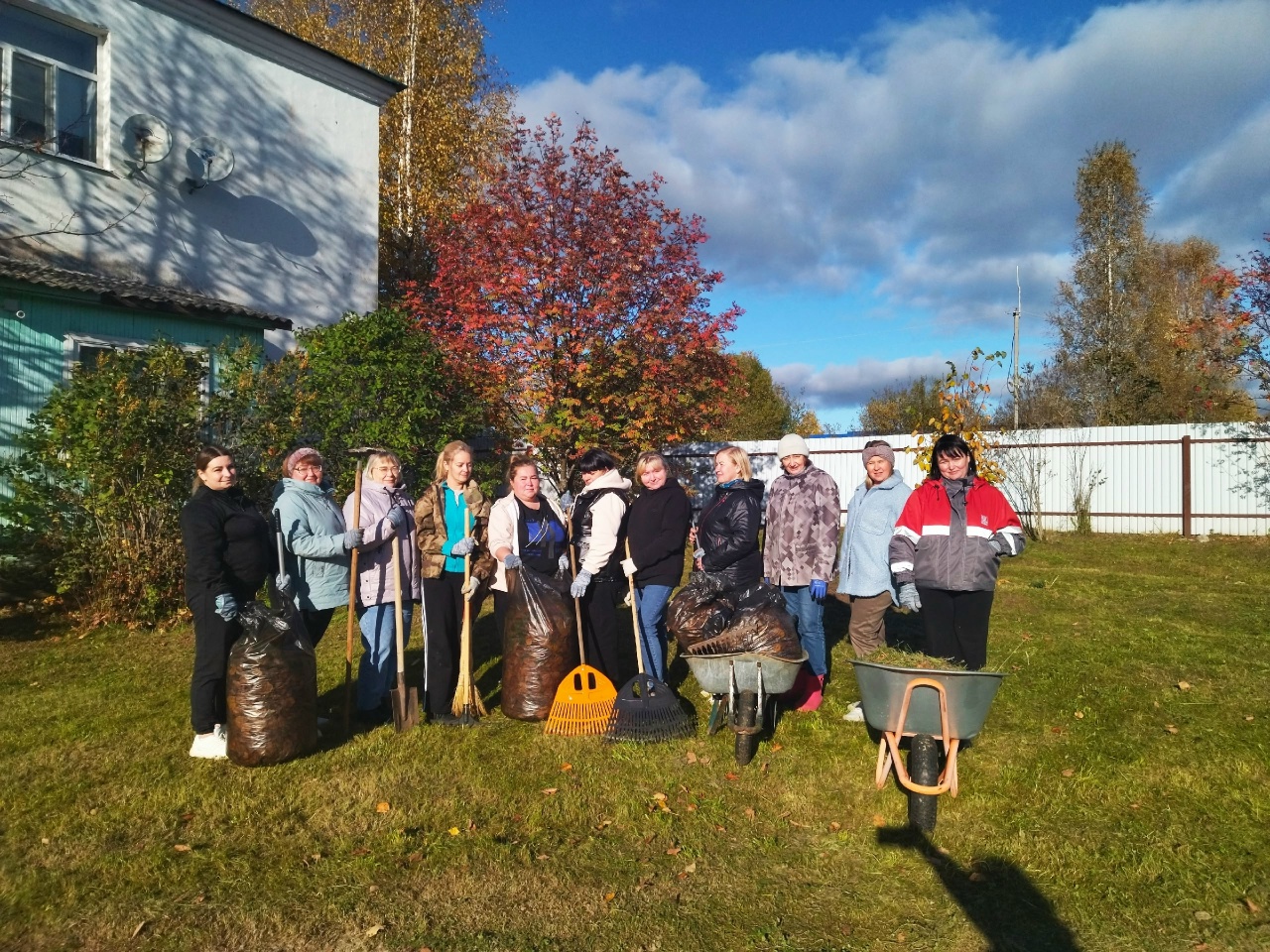 Сотрудники комплексного центра приняла участие в акции от движения «Зелёная Россия»