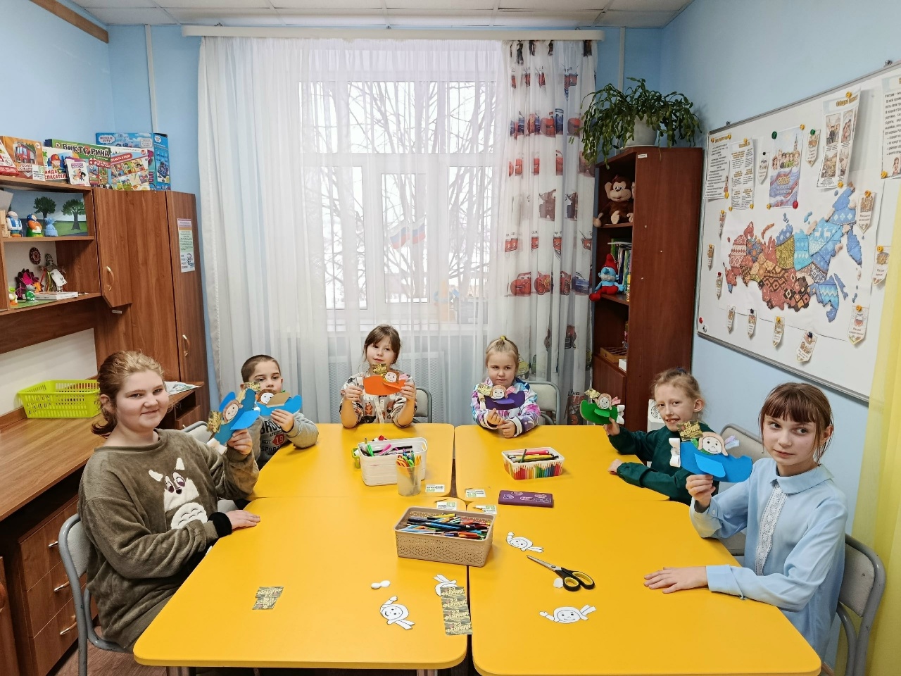 В преддверии праздника с ребятами, посещающими группу кратковременного присмотра, прошло занятие посвящённое празднованию Дня защитника Отечества. 