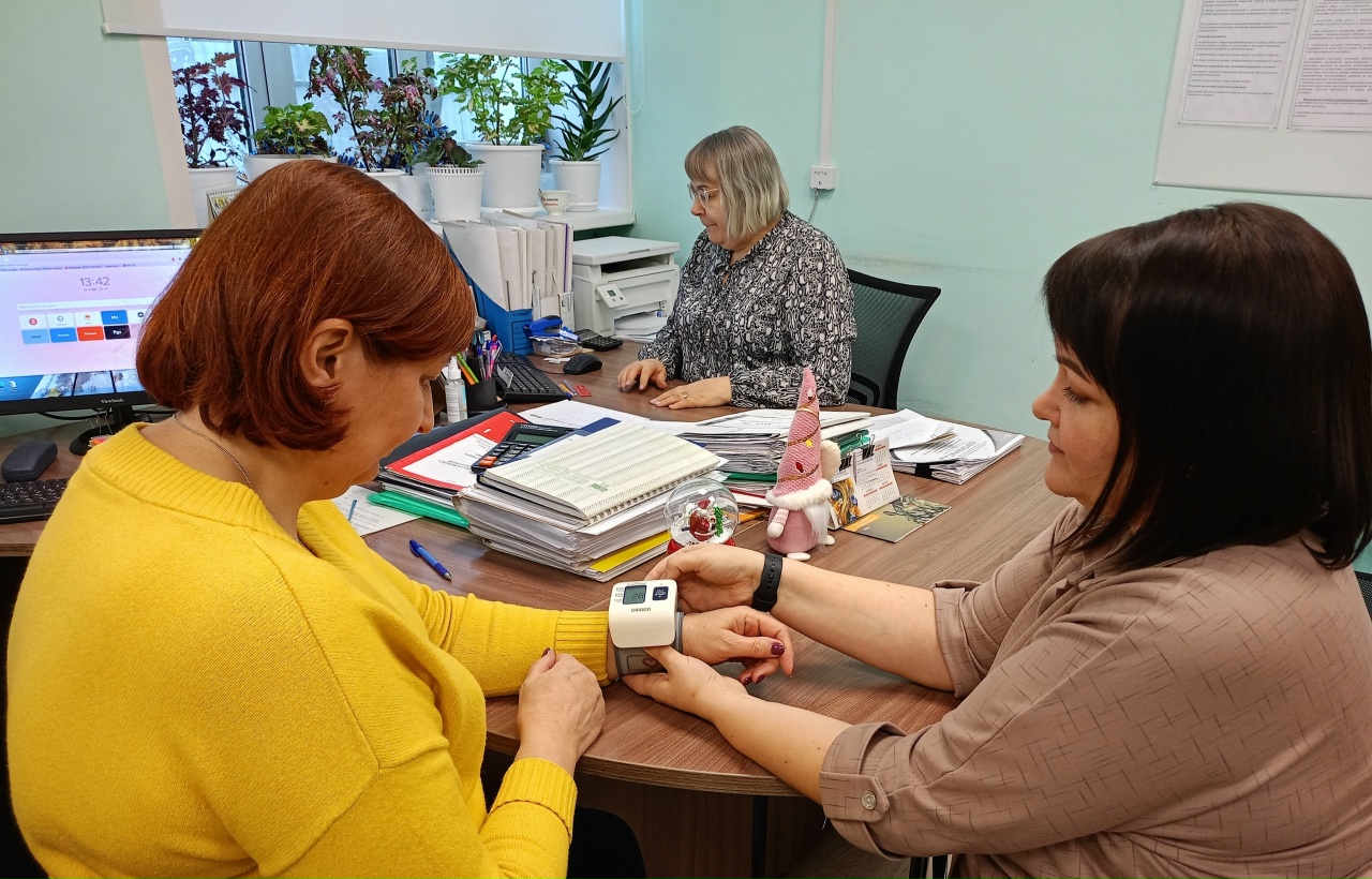 В рамках проведения недели ответственного отношения к здоровью в БУ СО ВО «КЦСОН Бабушкинского района» среди сотрудников был проведен мониторинг собственного здоровья, а именно контроль артериального давления.