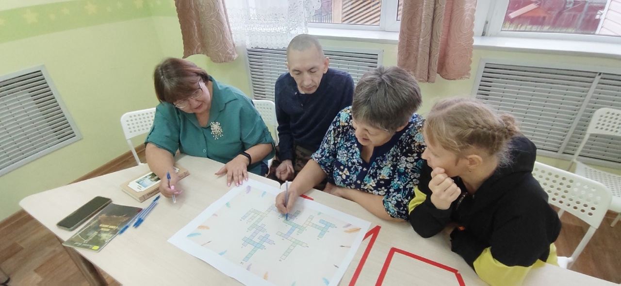 Получатели социальной реабилитационной службы посетили мероприятие в библиотеке "В стихии народной жизни" встреча была посвящена 93-летию со дня рождения В.И. Белова. 